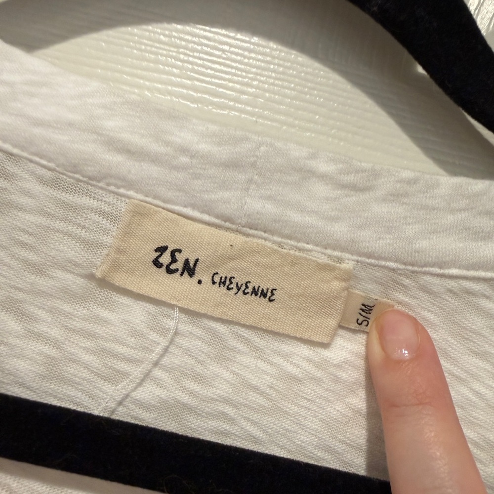 White Cut-out Button-Front Top - Picture 2 of 4